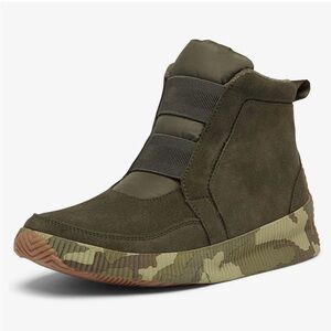 Excellent condition SOREL out and about boots